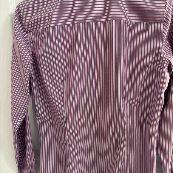 Like new Brooks Brothers woman’s dress shirt. No iron size 2; NWO tags - Picture 4 of 4